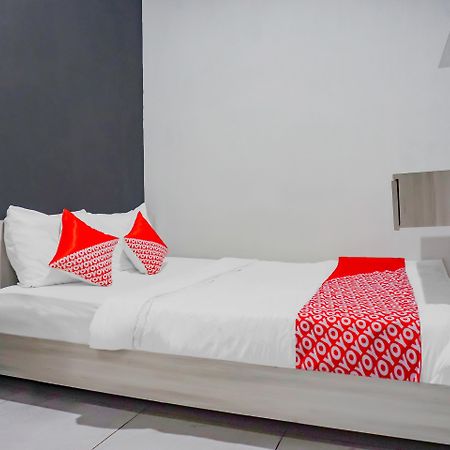 Hotel Reddoorz @ Limo Depok Exteriér fotografie