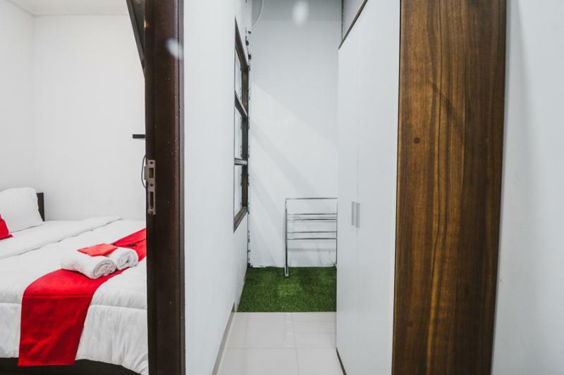 Hotel Reddoorz @ Limo Depok Exteriér fotografie