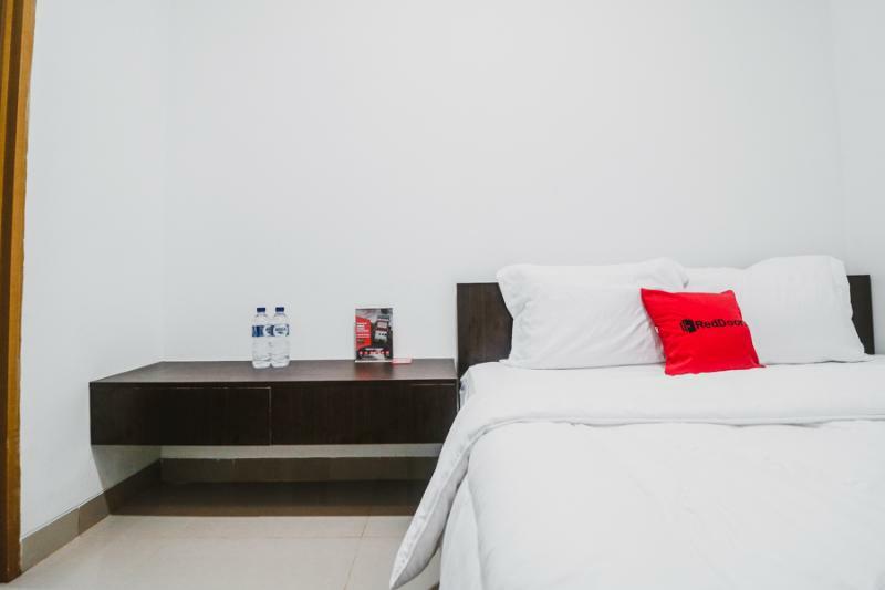Hotel Reddoorz @ Limo Depok Exteriér fotografie