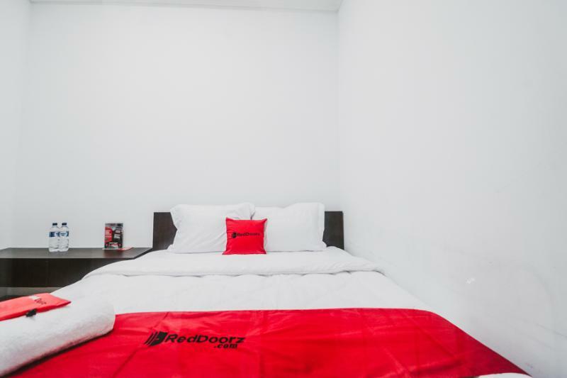 Hotel Reddoorz @ Limo Depok Exteriér fotografie