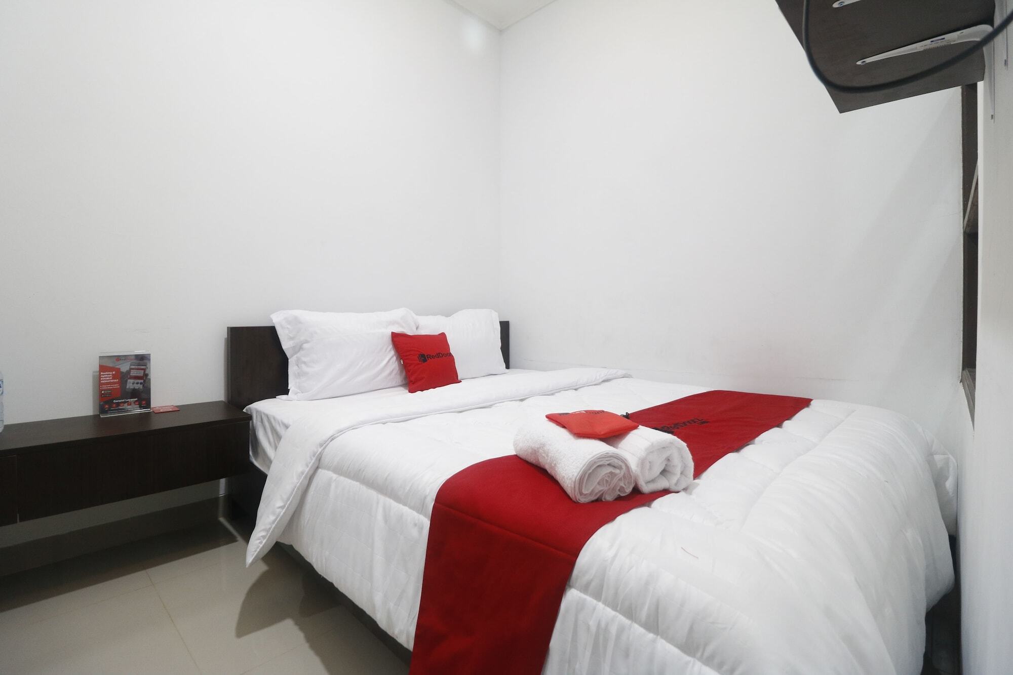 Hotel Reddoorz @ Limo Depok Exteriér fotografie