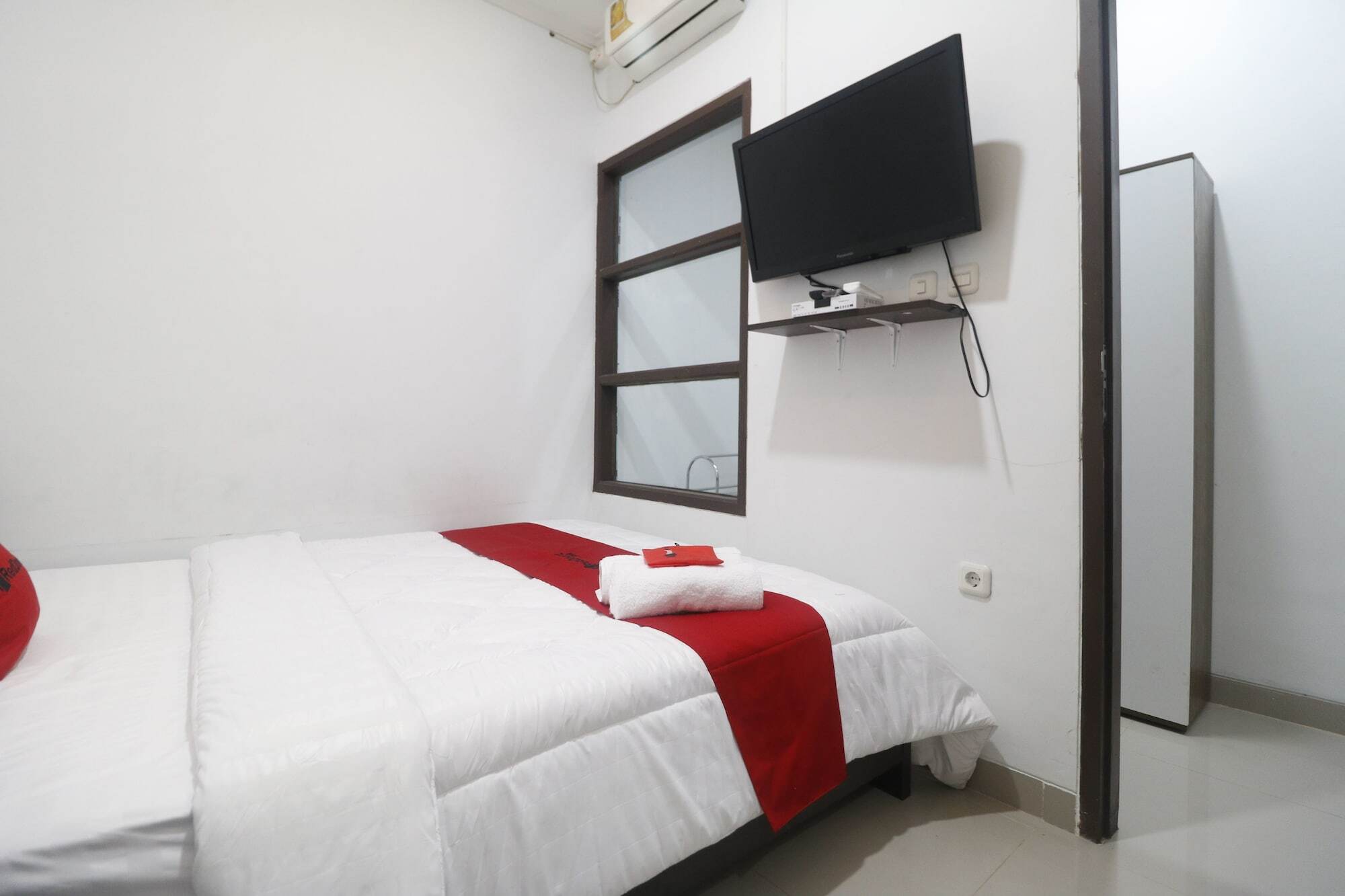 Hotel Reddoorz @ Limo Depok Exteriér fotografie
